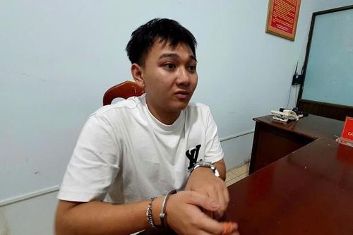 Thanh niên dùng ly thủy tinh ném chết bạn nhậu trong đám giỗ