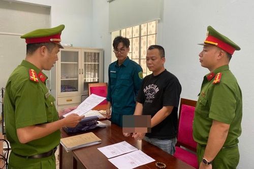 Qua bàn bên cạnh mời bia, người đàn ông bị đánh hội đồng giữa quán nhậu