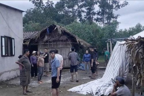 Dùng điện thoại lúc cắm sạc, thanh niên bị sét đánh tử vong