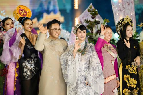 NTK Thanh Hương Bùi gây ấn tượng mạnh khi ngồi ghế nóng Miss Grand Vietnam 2025