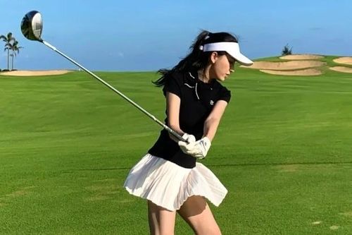 Trào lưu đến sân golf 'săn' hàng lưu niệm