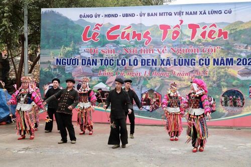 Độc đáo lễ cúng tổ tiên của người Lô Lô ở Lũng Cú