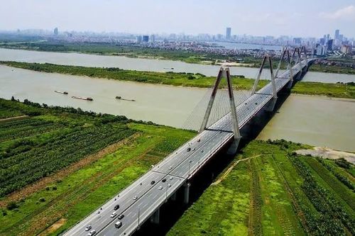 Hà Nội: Gia hạn thời gian phân luồng giao thông phục vụ thi công cầu Nhật Tân và đường dẫn lên cầu