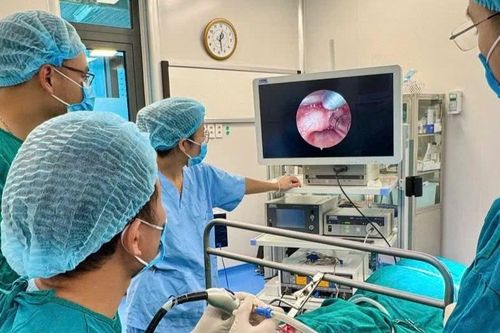 Phẫu thuật thành công u nang khổng lồ hiếm gặp ở bé sơ sinh 32 ngày tuổi