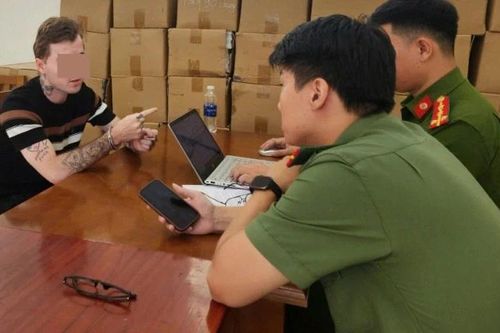 Đà Nẵng tạm giữ hình sự một người nước ngoài để điều tra hành vi 'tàng trữ vũ khí quân dụng trái phép'
