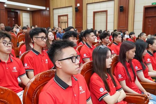 Đào tạo ngành Tài chính và Quản lý học bằng tiếng Anh mở cơ hội tiếp cận kiến thức toàn cầu cho sinh viên