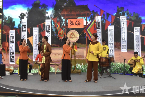 Ngân vang câu hát bài chòi tại Triển lãm thành tựu đất nước