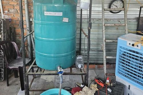 Triệt phá cơ sở sản xuất 1.000 lít giấm giả mỗi ngày từ axit công nghiệp