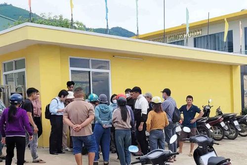Hơn 100 công nhân cầu cứu vì bị công ty nợ lương 3 tháng
