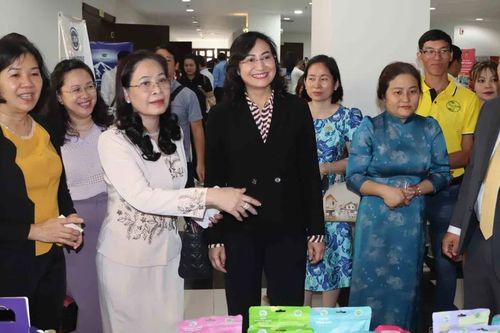Đẩy mạnh kết nối logistics, giảm chi phí thương mại biên giới Việt Nam – Campuchia