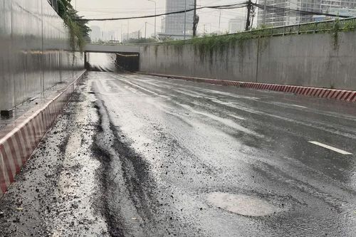 Hầm chui đường Nguyễn Văn Linh - Nguyễn Hữu Thọ: Xuất hiện dày đặc ổ voi, ổ gà