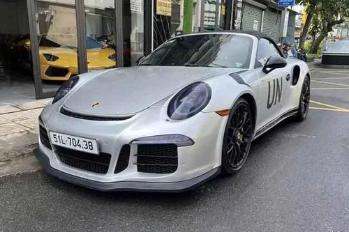 Qua Vũ tậu Porsche 911 Turbo S Cabriolet 'bỏ xó' 6 năm mới ra biển trắng