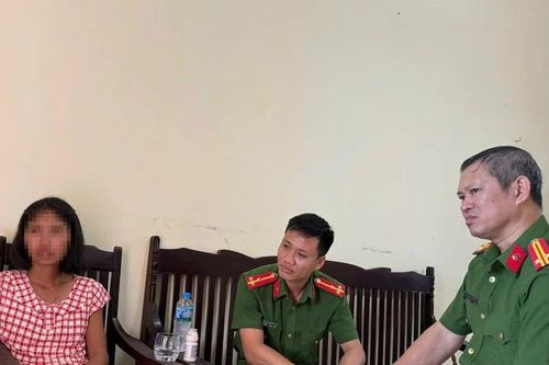 Giáo viên dạy lái xe ở Hải Phòng kịp ngăn người phụ nữ định nhảy cầu