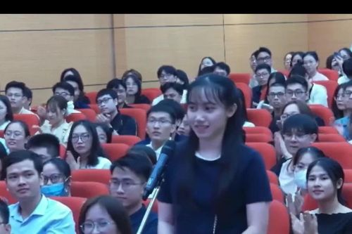 Thủ khoa 'siêu hiếm' tiết lộ lý do chọn ngành khó bác sĩ nội trú