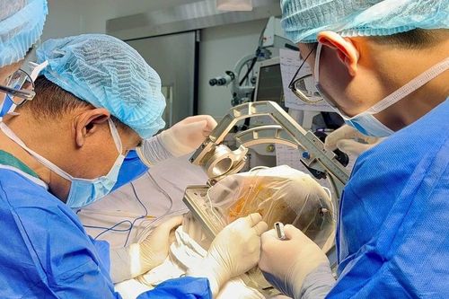 Đặt điện cực não sâu, phẫu thuật cứu thiếu nữ bị động kinh kháng thuốc