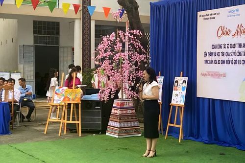 Học tập, chia sẻ kinh nghiệm truyền thông xóa bỏ định kiến về giới