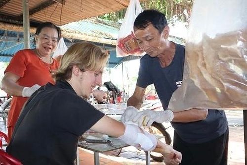 Chốt sơ cấp cứu nhân đạo ở cầu 38