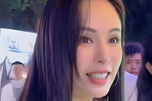 Hình ảnh gây kinh ngạc của Lý Nhược Đồng ở chợ đêm