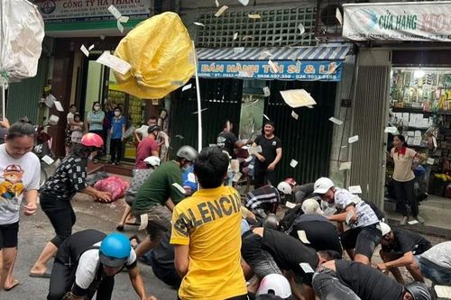 Lễ cúng cô hồn từ nhân văn thành hỗn chiến