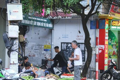 Nhiều xã phường chưa thực hiện nghiêm 'lệnh' dẹp chợ cóc, chợ tạm