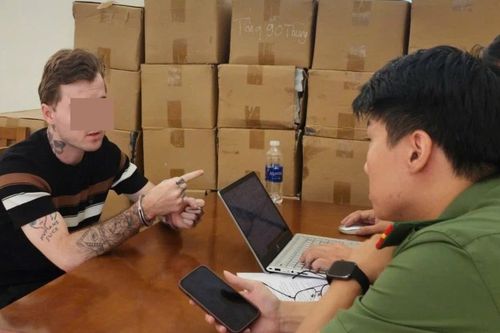 Đà Nẵng tạm giữ một người nước ngoài rút súng thị uy 'đối thủ' tại quán bar