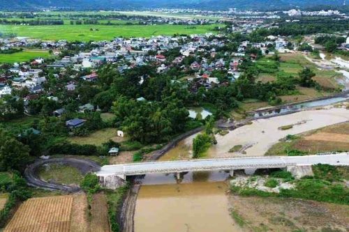 Cầu gần 40 tỷ xây xong hơn 2 năm vẫn 'đắp chiếu' vì không có lối ra