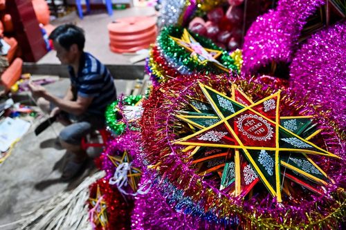 Cảnh khác lạ ở làng làm đèn ông sao nổi tiếng ở Ninh Bình
