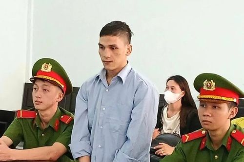 Dùng gậy gỗ đánh vợ hờ lại trượt sang đầu con riêng, gã đàn ông lĩnh án 9 năm tù