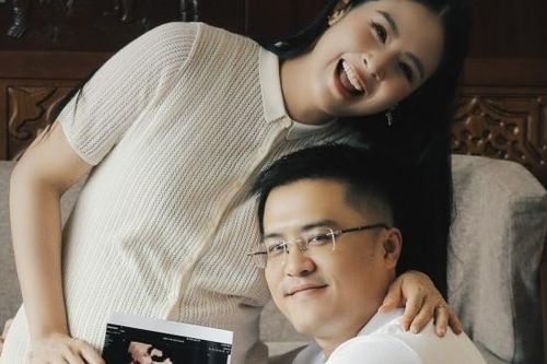 Hòa Minzy đón tin vui, hoa hậu Ngọc Hân tình tứ bên chồng