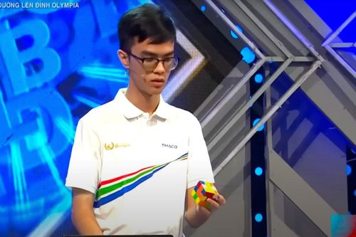 Nam sinh Olympia trổ tài giải Rubik bằng 1 tay chỉ trong 15 giây