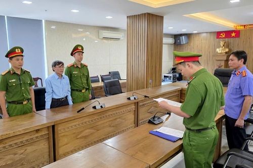 VKSND TP Đà Nẵng phê chuẩn khởi tố bị can, bắt giam cựu nhân viên Văn phòng đất đai