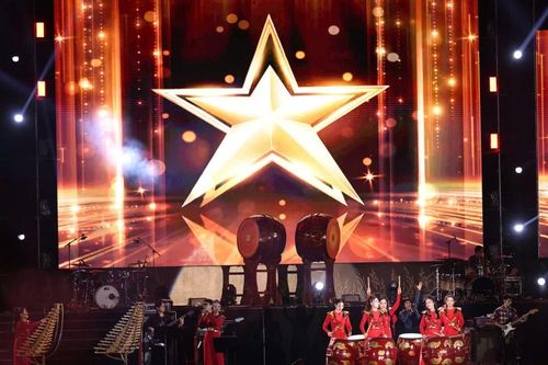 Concert khép lại Triển lãm thành tựu đất nước quy tụ dàn sao nhiều thế hệ