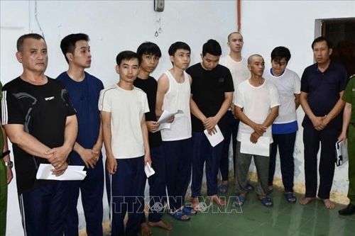 Triệt phá đường dây buôn bán 'khí cười' số lượng lớn