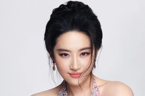 'Thần tiên tỷ tỷ' ở tuổi 38 có lối sống kín đáo, giản dị trong biệt thự xa hoa 16.700m2