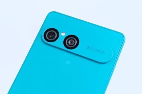 Sony giới thiệu smartphone tầm trung giá cao ngất ngưởng