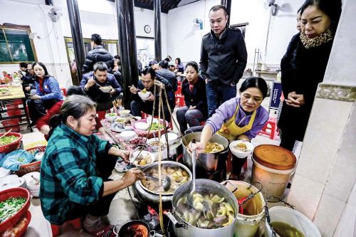 Cốt cách không muỗng của bún bò Huế