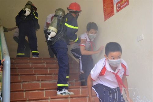 Hơn 1.400 người trải nghiệm chữa cháy và cứu nạn, cứu hộ