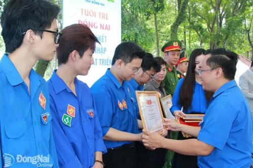 Giữ vững ngọn lửa nhiệt huyết, góp phần xây dựng Đồng Nai giàu đẹp, văn minh