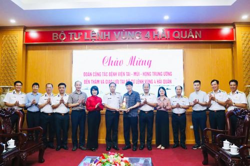 Vùng 4 Hải quân tiếp, làm việc với Bệnh viện Tai Mũi Họng Trung ương