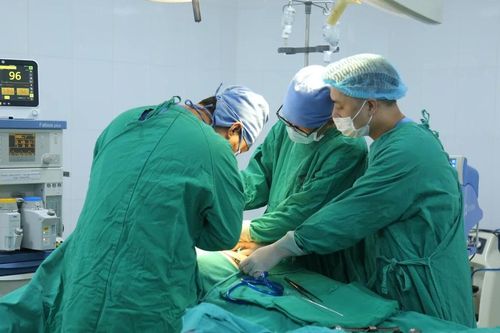 Bệnh viện Đa khoa số 2 tỉnh Lào Cai thực hiện thành công phẫu thuật mở ống mật chủ lấy sỏi, cắt túi mật