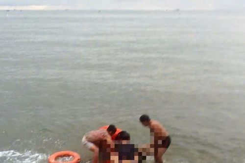 Phát hiện thi thể nam giới trôi dạt trên biển Đồi Dương
