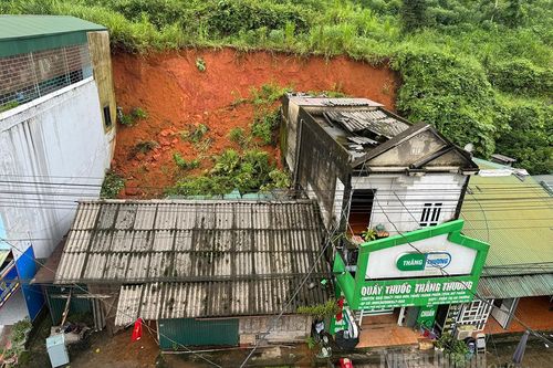 Sạt lở taluy ảnh hưởng 14 hộ dân xã Khuôn Lùng