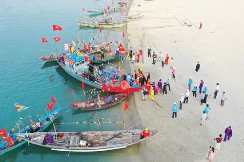 Chân Mây - Lăng Cô tìm hướng phát triển du lịch