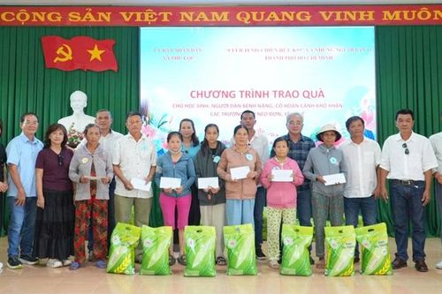 Hơn 340 triệu đồng hỗ trợ người dân, học sinh có hoàn cảnh khó khăn