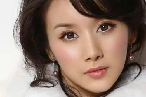 'Đệ nhất mỹ nhân' Hoa ngữ Tôn Phi Phi ly hôn: Bóc mẽ chồng đại gia thờ ơ, keo kiệt