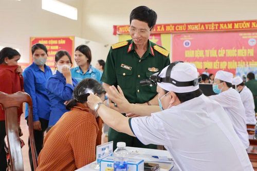 Bệnh viện Quân y 211: Về thôn làng 'bắt con bệnh' cho người dân