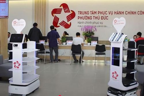 Người dân trải nghiệm dịch vụ tốt hơn với hệ thống robot 'lễ tân' thông minh, hiện đại