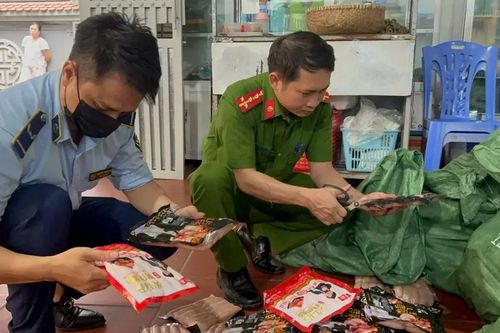 Hà Nội thu giữ 700kg xúc xích lậu trước Tết Trung thu