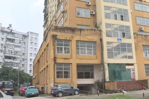 Vì sao tầng 1 nhà tái định cư bỏ hoang?