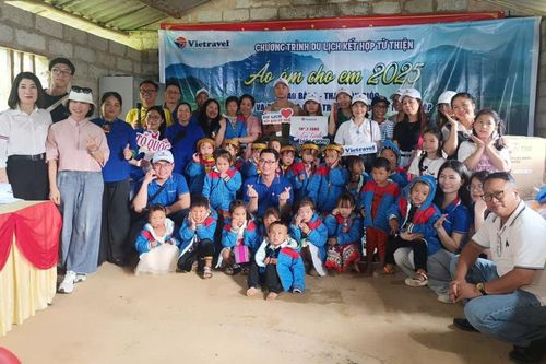 Vietravel tổ chức Chương trình du lịch từ thiện 'Áo ấm cho em 2025' tại Cao Bằng